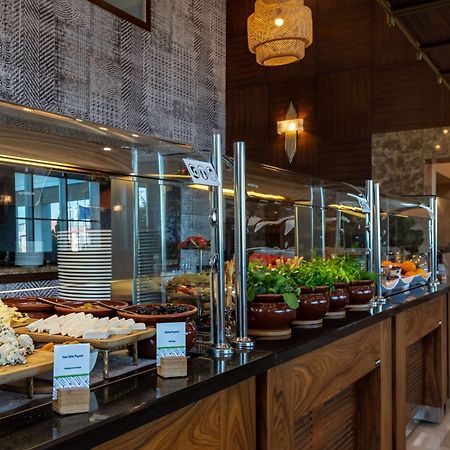 Doubletree By Hilton Van Bagian luar foto