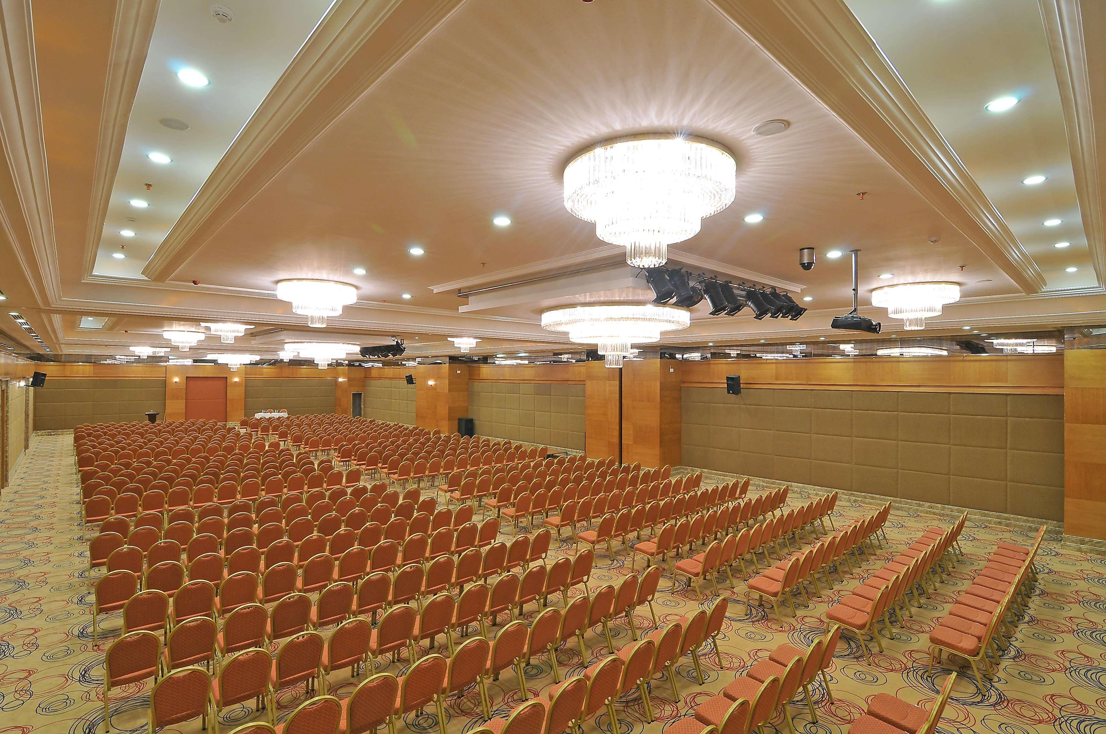 Doubletree By Hilton Van Bagian luar foto