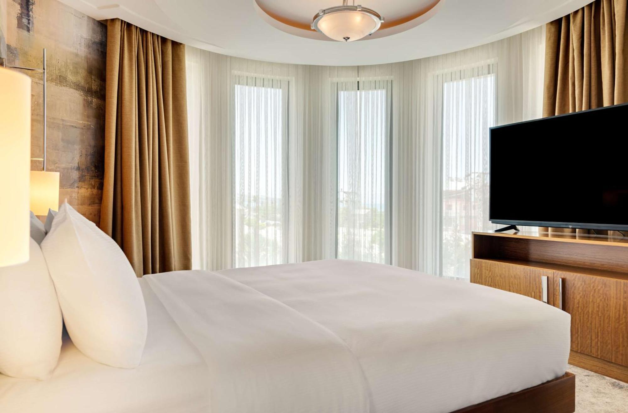 Doubletree By Hilton Van Bagian luar foto