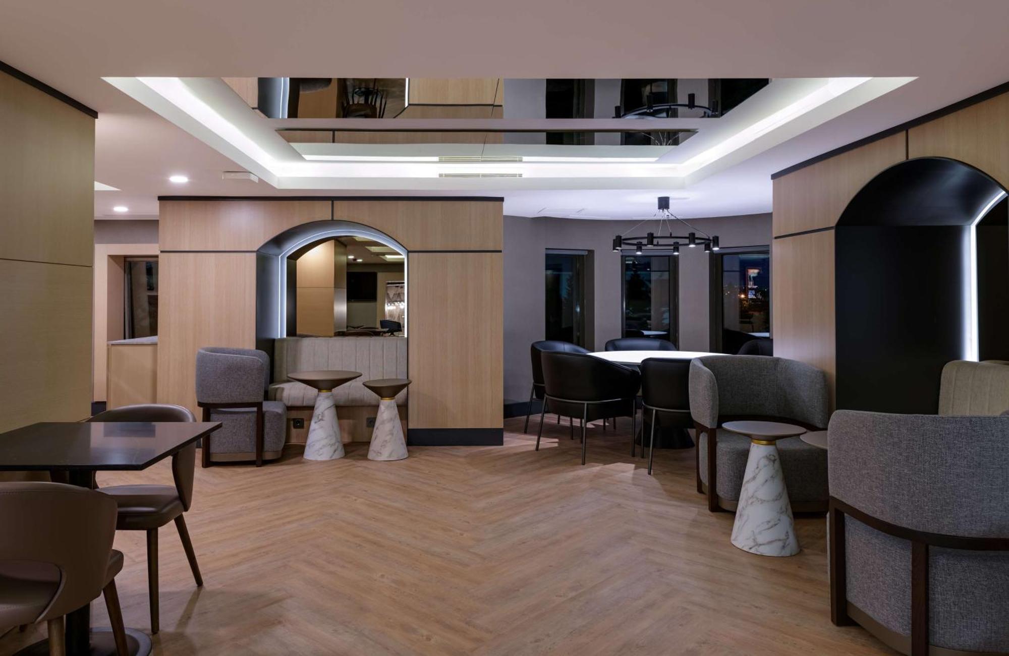 Doubletree By Hilton Van Bagian luar foto