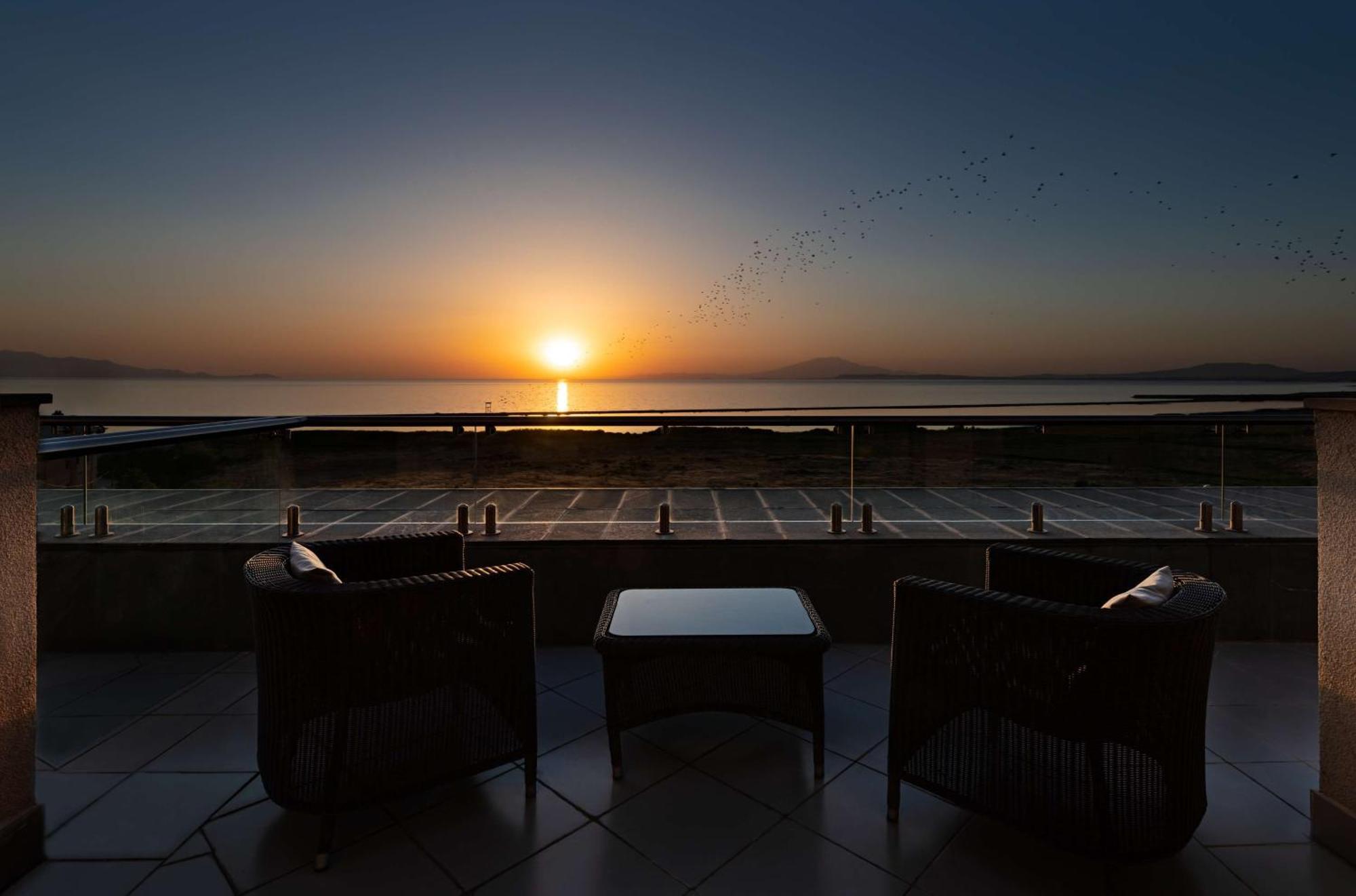 Doubletree By Hilton Van Bagian luar foto