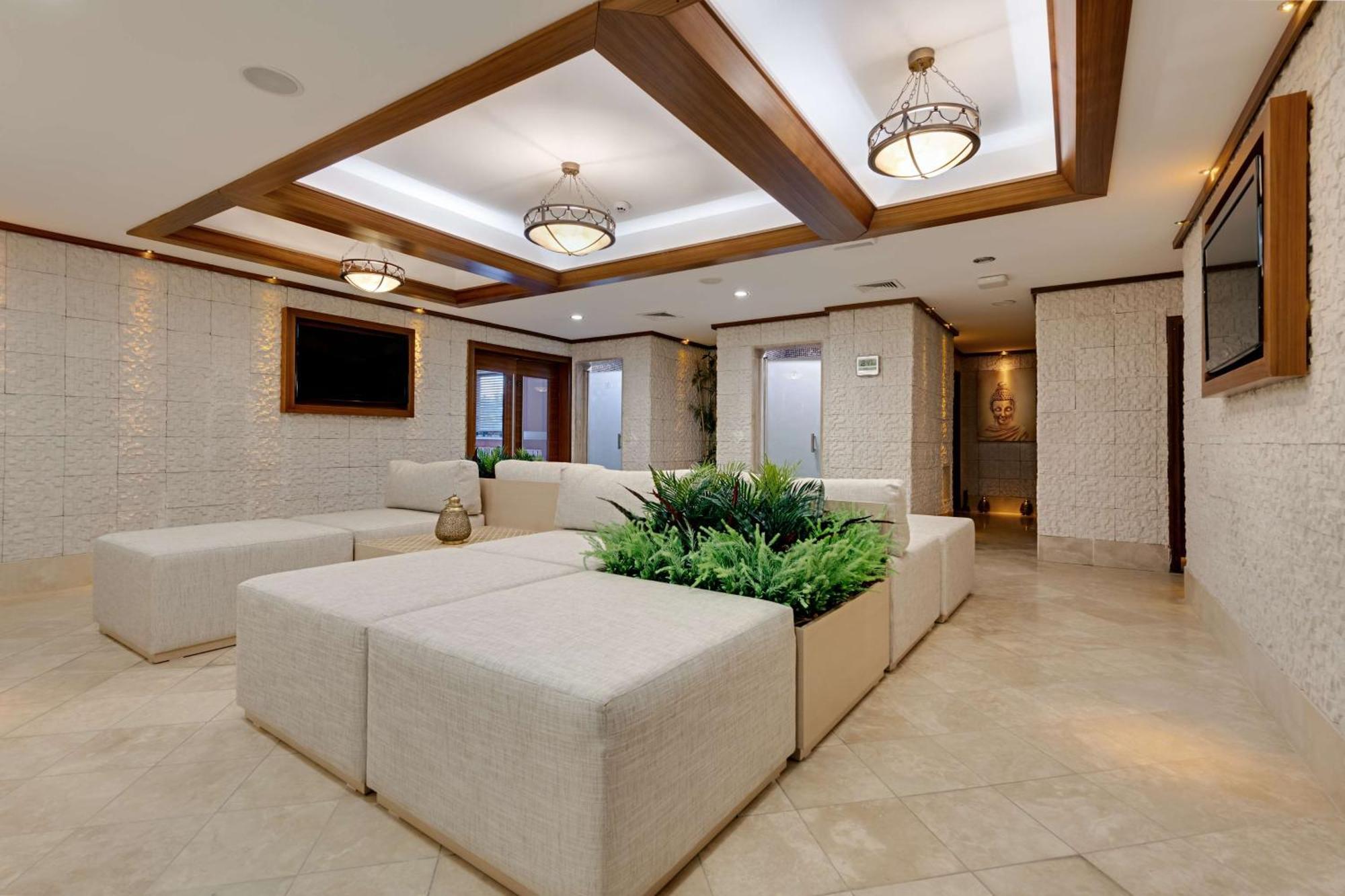 Doubletree By Hilton Van Bagian luar foto