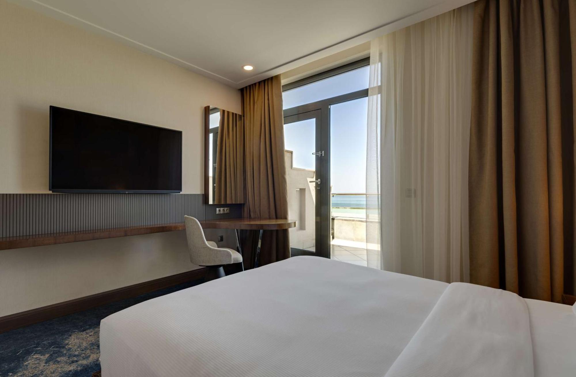 Doubletree By Hilton Van Bagian luar foto