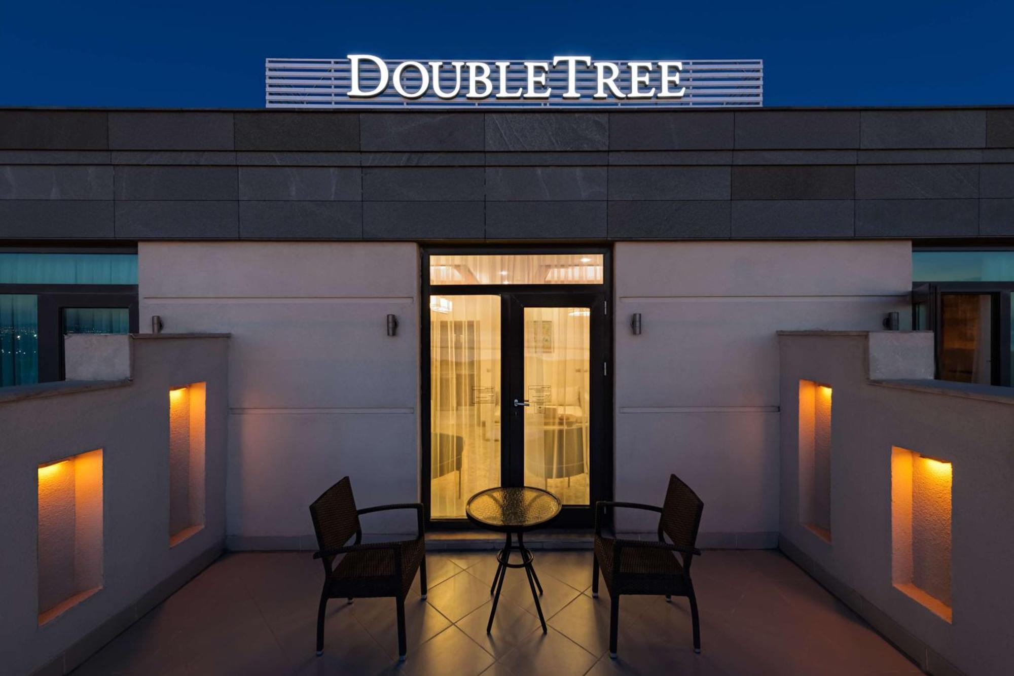 Doubletree By Hilton Van Bagian luar foto