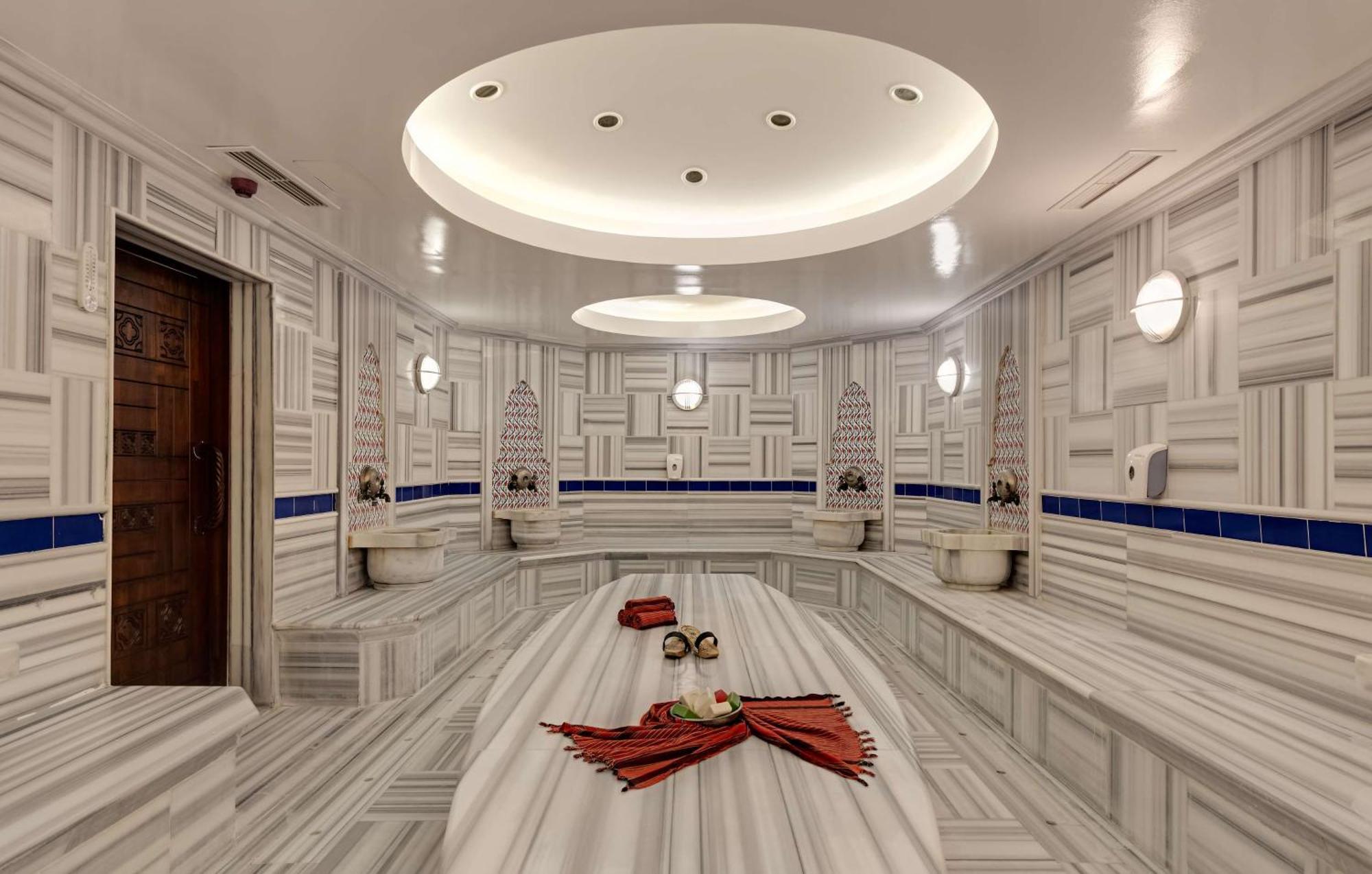 Doubletree By Hilton Van Bagian luar foto