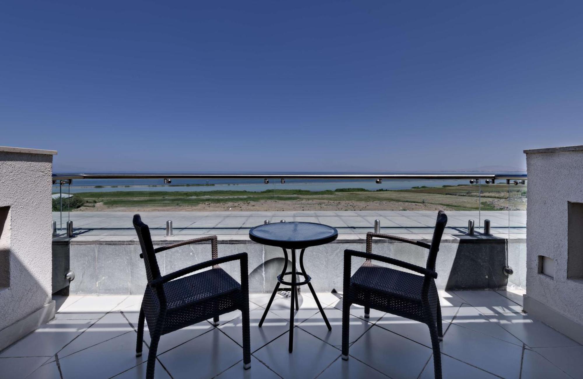 Doubletree By Hilton Van Bagian luar foto