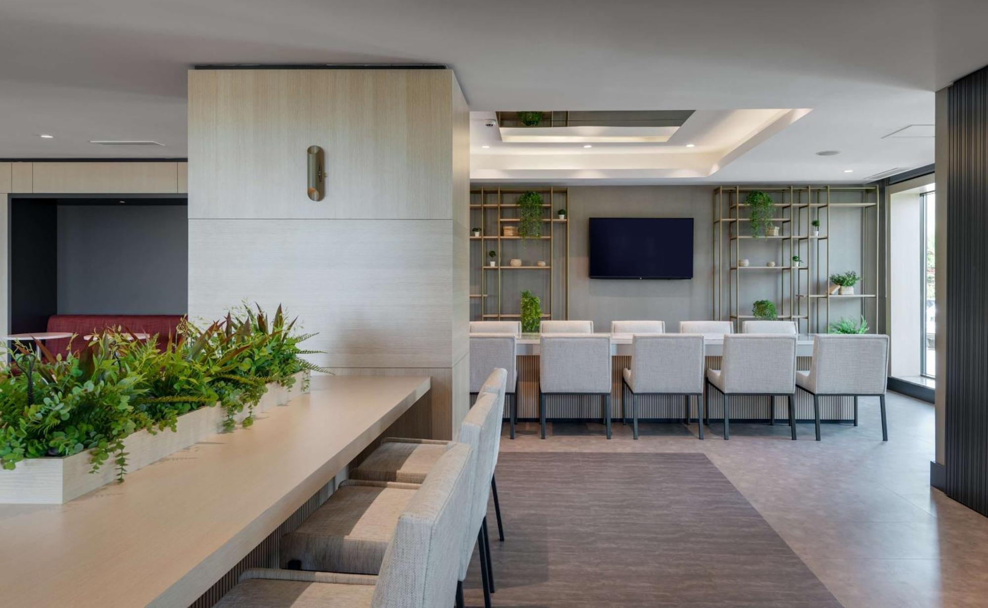 Doubletree By Hilton Van Bagian luar foto
