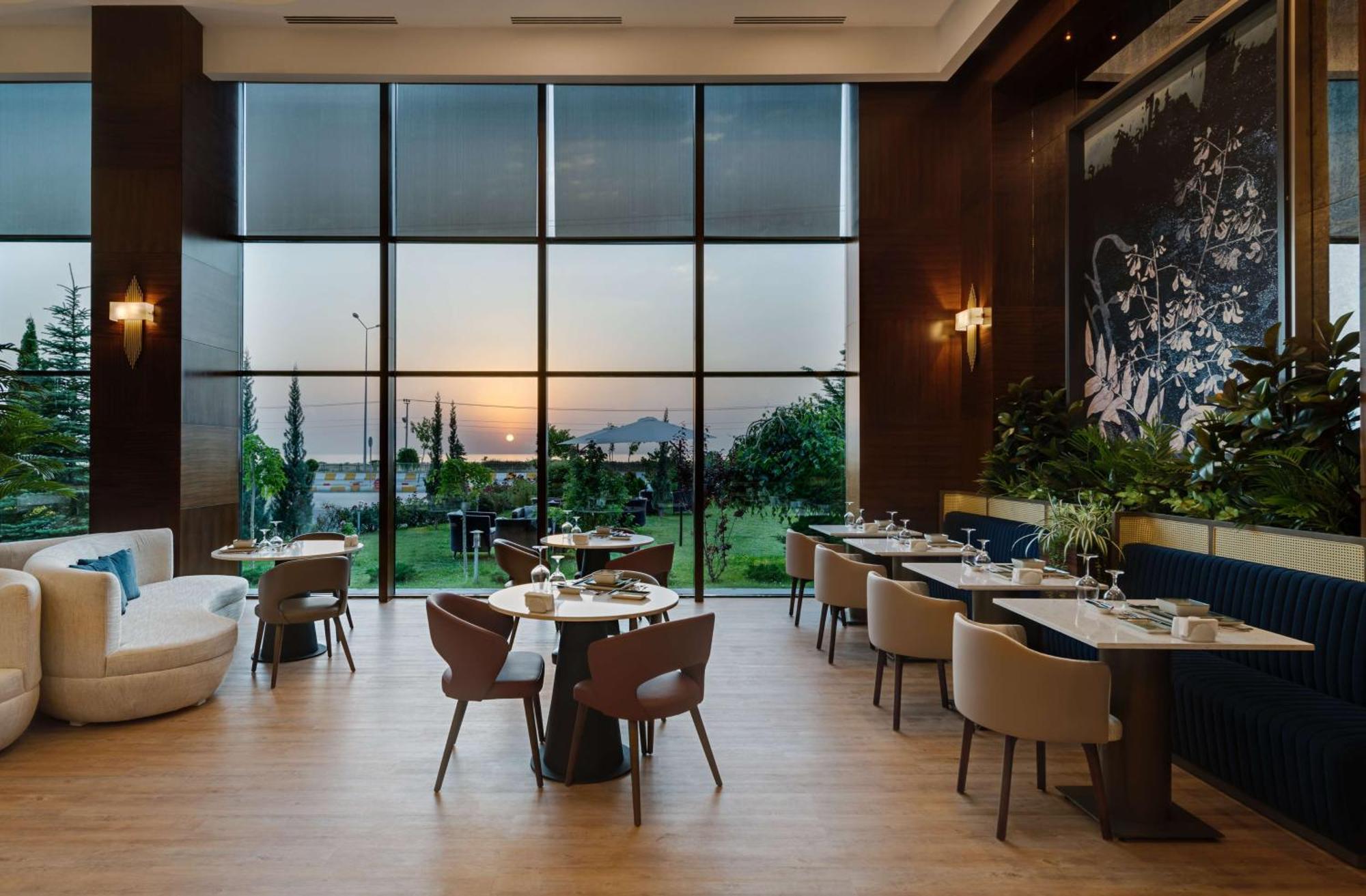 Doubletree By Hilton Van Bagian luar foto