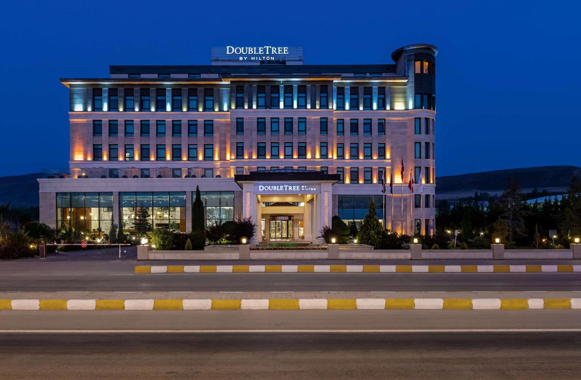 Doubletree By Hilton Van Bagian luar foto